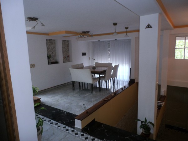 VENTA   CHALET  4 AMB CASTELAR   