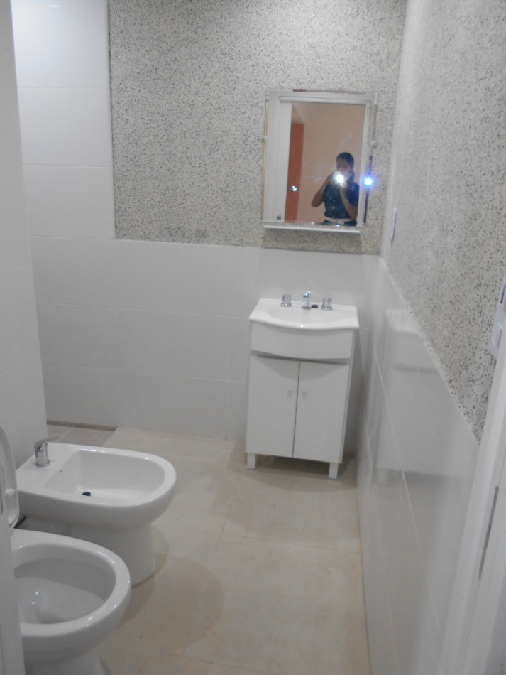 CASA 3 AMB  LOTE PROPIO CASTELAR VENDE