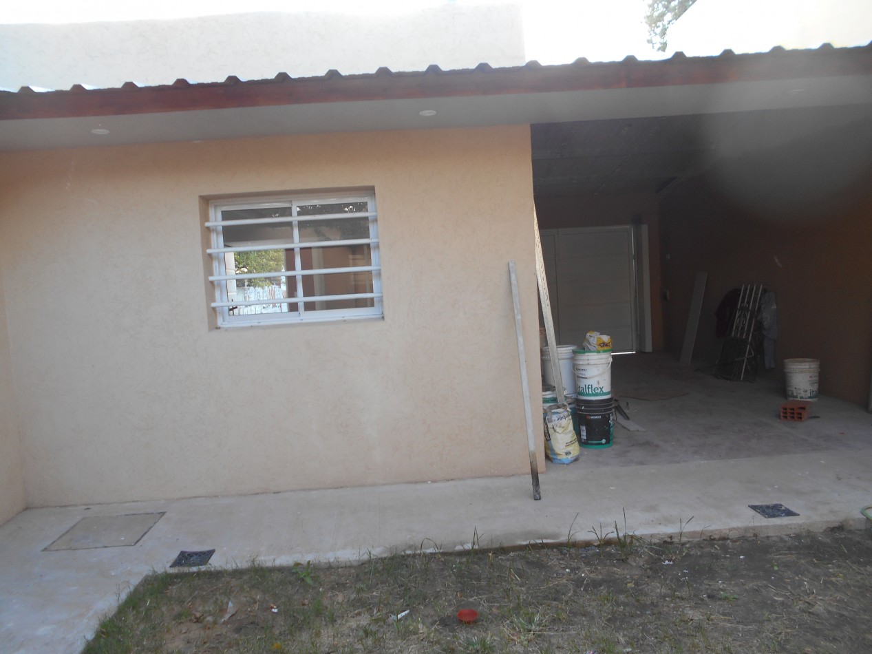 CASA 3 AMB  LOTE PROPIO CASTELAR VENDE