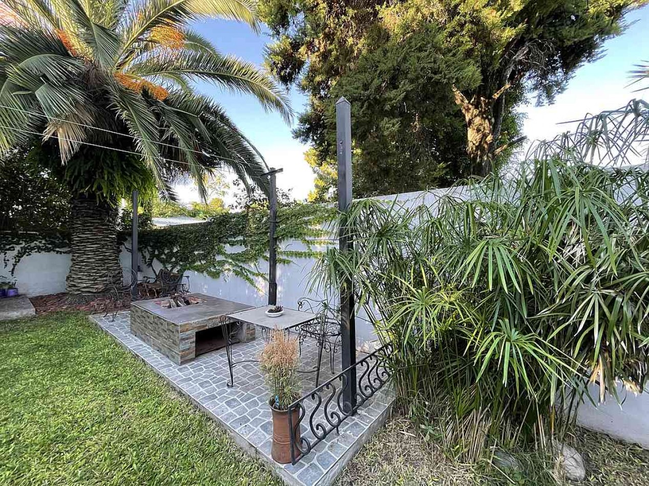 CHALET 4 AMB C/FONDO 5C/ESTAC VENDE CASTELAR 