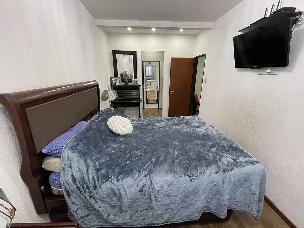 CHALET 4 AMB C/FONDO 5C/ESTAC VENDE CASTELAR 