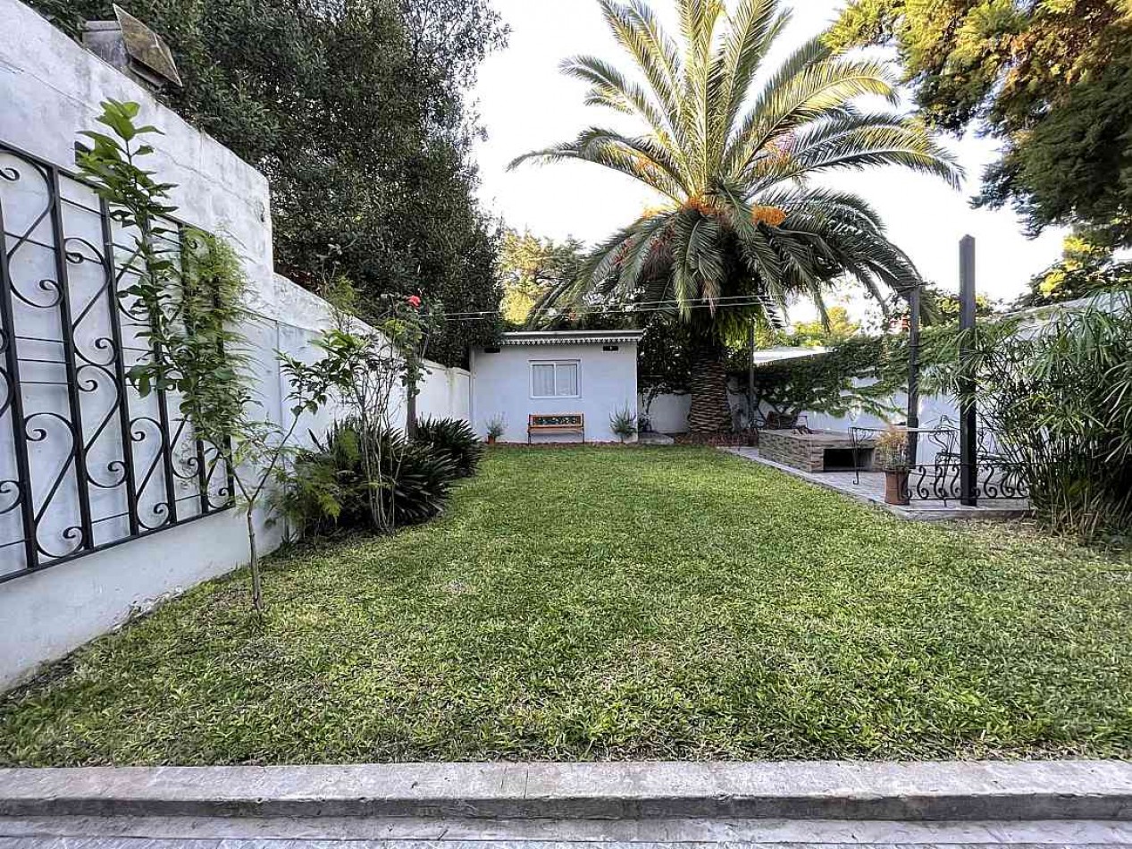 CHALET 4 AMB C/FONDO 5C/ESTAC VENDE CASTELAR 