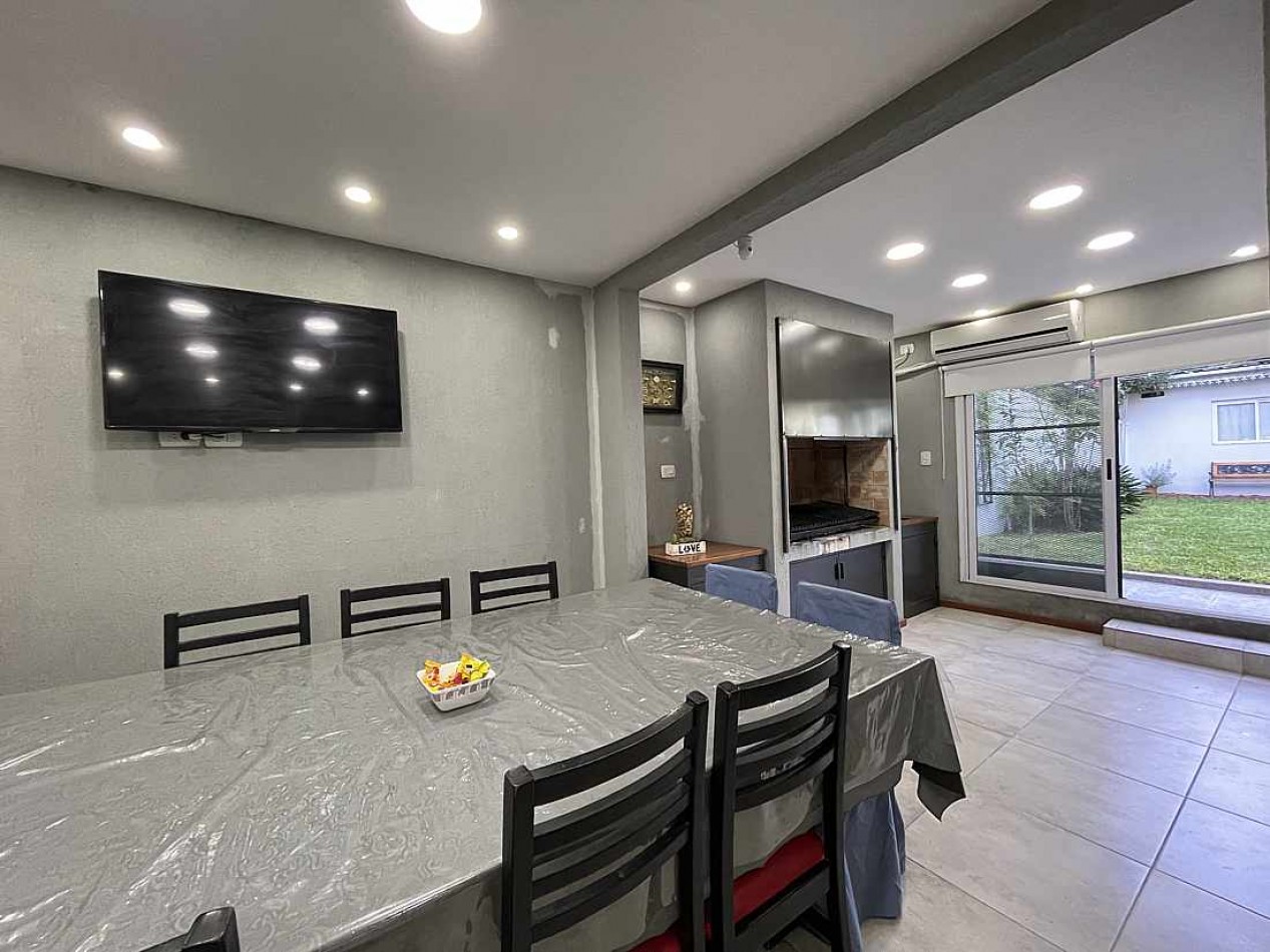 CHALET 4 AMB C/FONDO 5C/ESTAC VENDE CASTELAR 