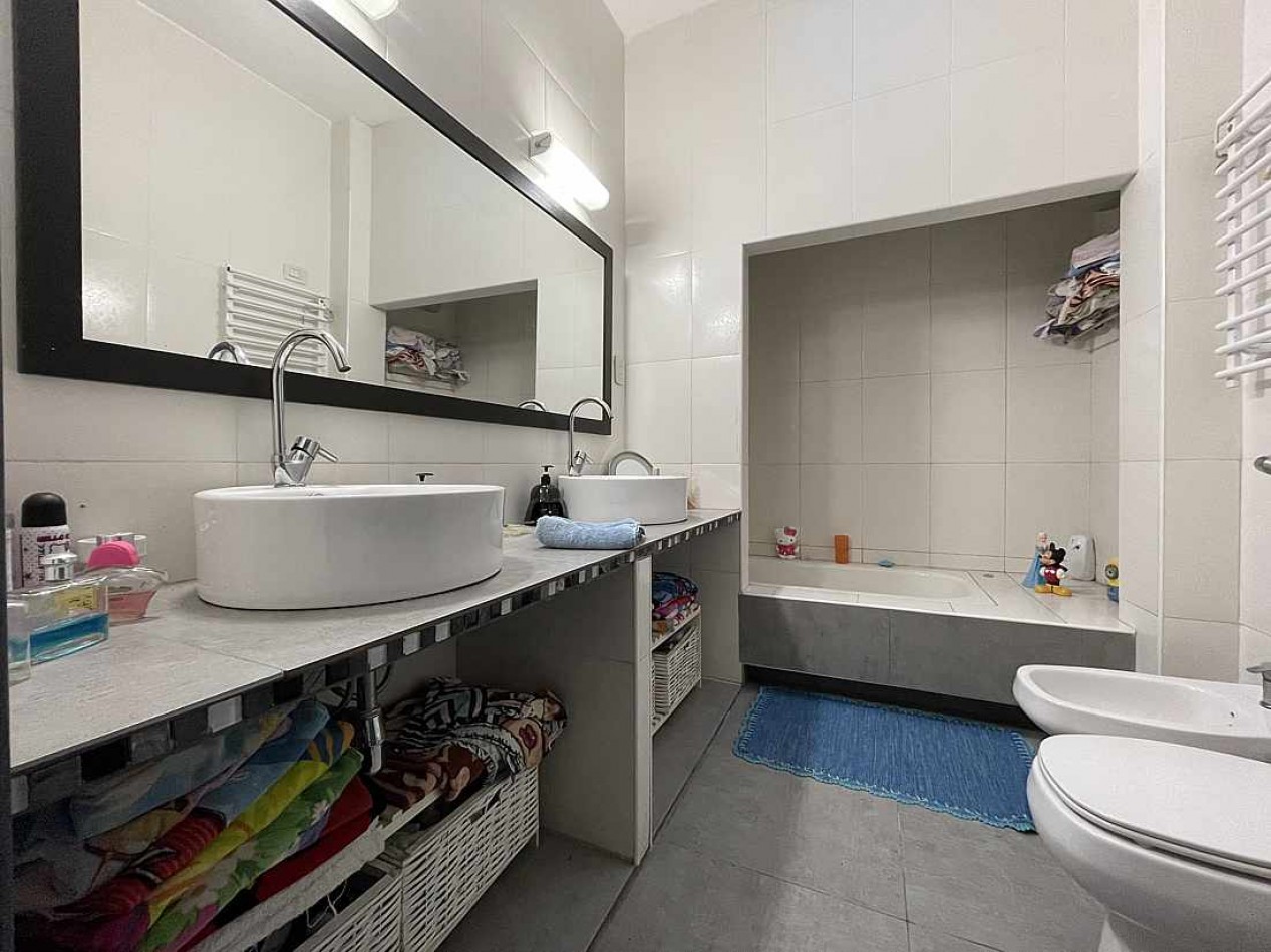 CHALET 4 AMB C/FONDO 5C/ESTAC VENDE CASTELAR 