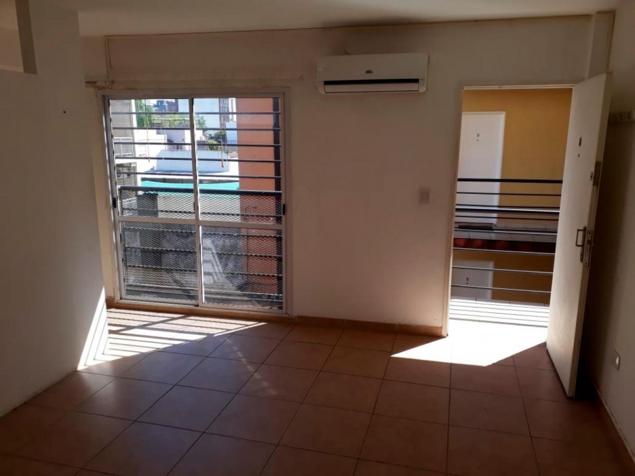 DEPARTAMENTO 2 AMB. VENDE CASTELAR