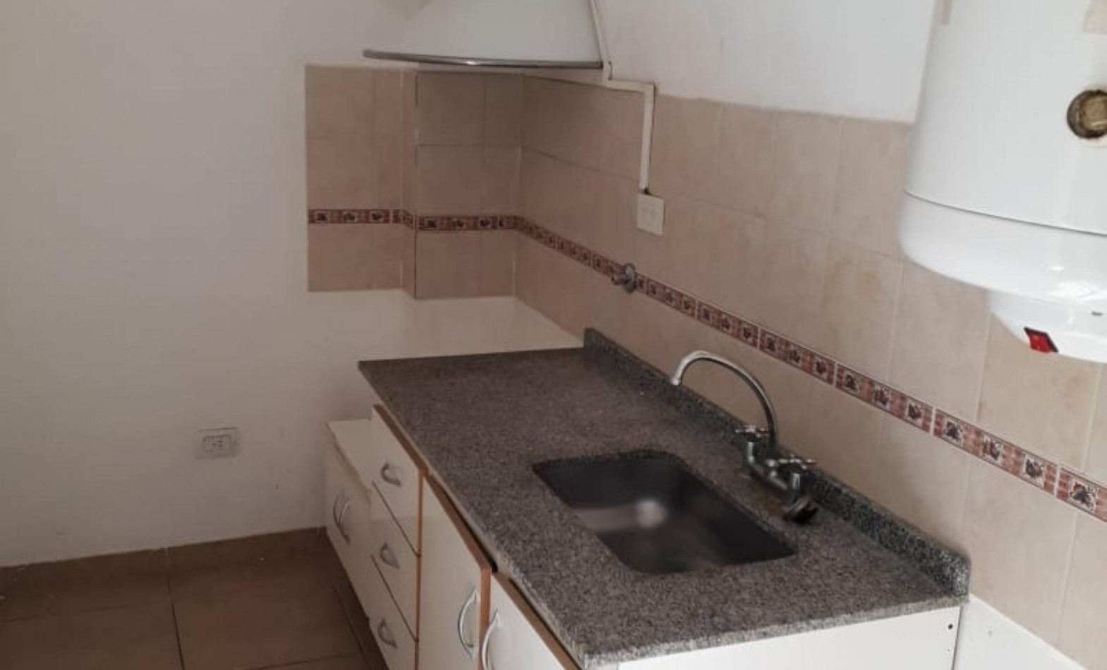 DEPARTAMENTO 2 AMB. VENDE CASTELAR