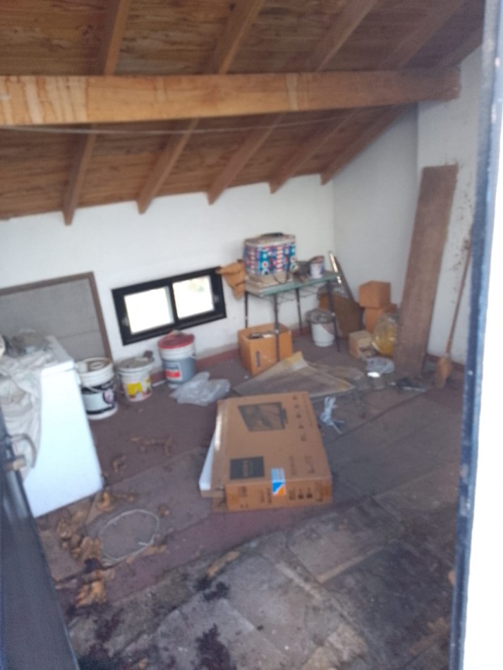 CHALET DE 4 AMB VENDE CASTELAR 