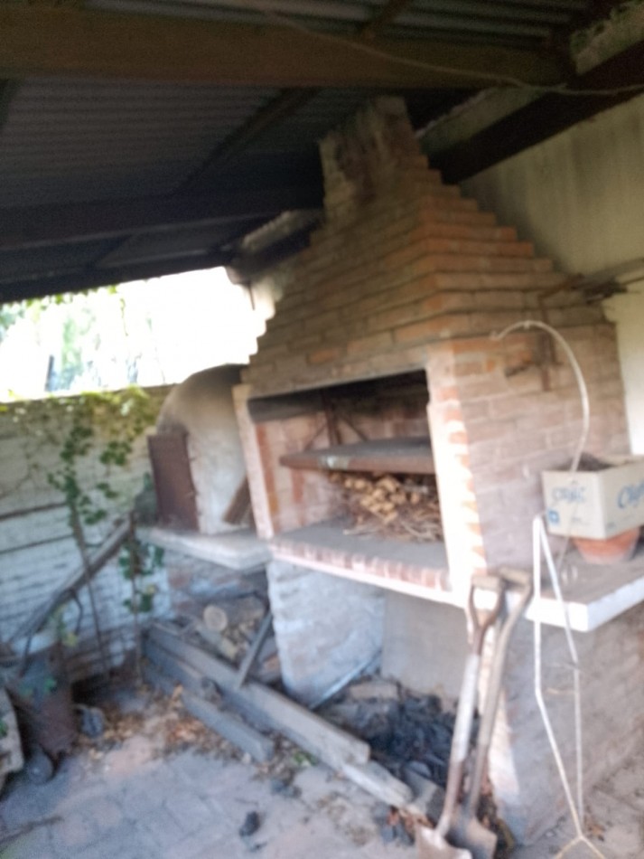 CHALET DE 4 AMB VENDE CASTELAR 