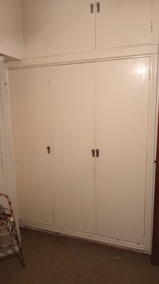 CHALET DE 4 AMB VENDE CASTELAR 