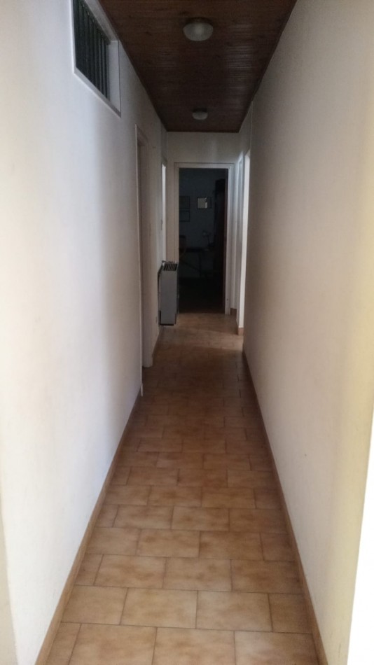 CHALET DE 4 AMB VENDE CASTELAR 