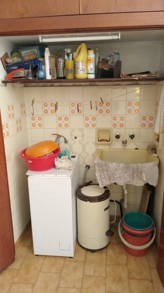 CHALET DE 4 AMB VENDE CASTELAR 