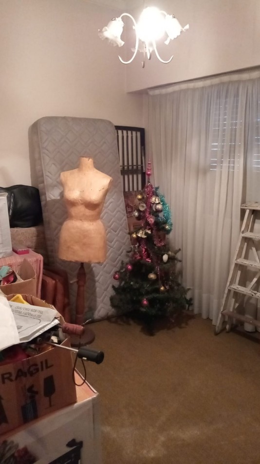CHALET DE 4 AMB VENDE CASTELAR 