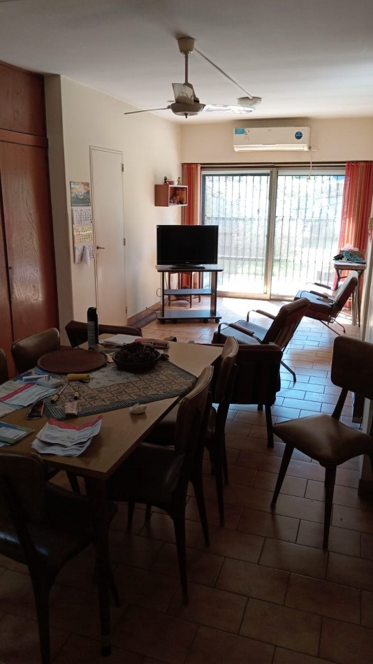 CHALET DE 4 AMB VENDE CASTELAR 