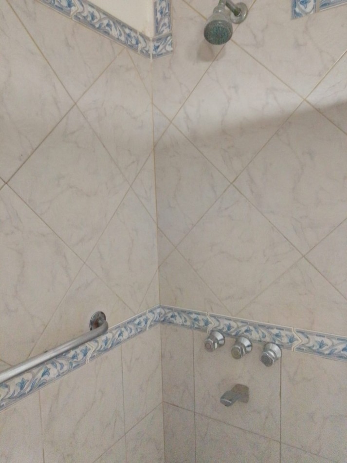 CASA EN PH 3AMB ALQUILA MORON