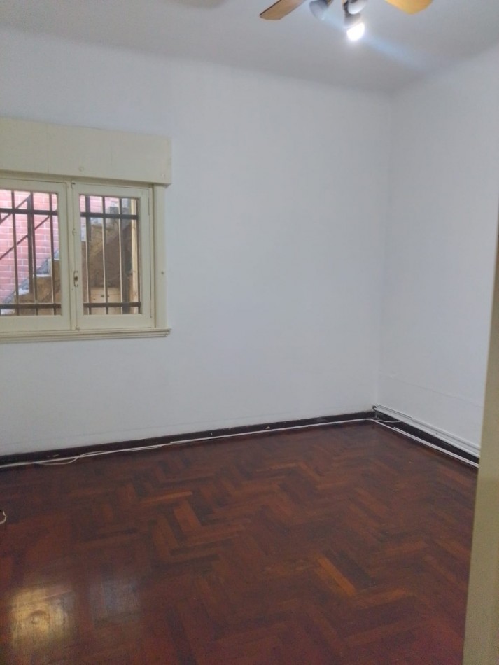 CASA EN PH 3AMB ALQUILA MORON