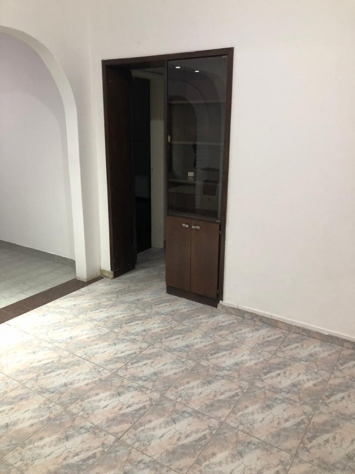 CASA EN PH 3AMB ALQUILA MORON