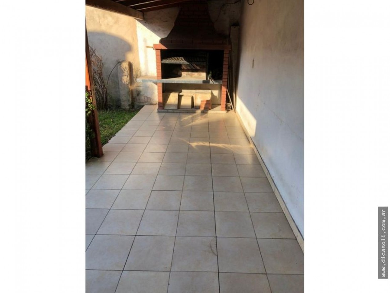 CHALET 4 AMB VENDE CASTELAR 