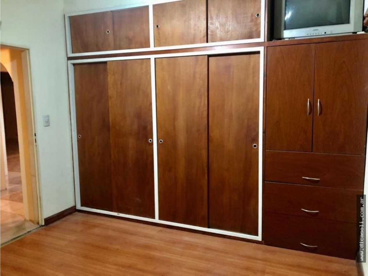 CHALET 4 AMB VENDE CASTELAR 
