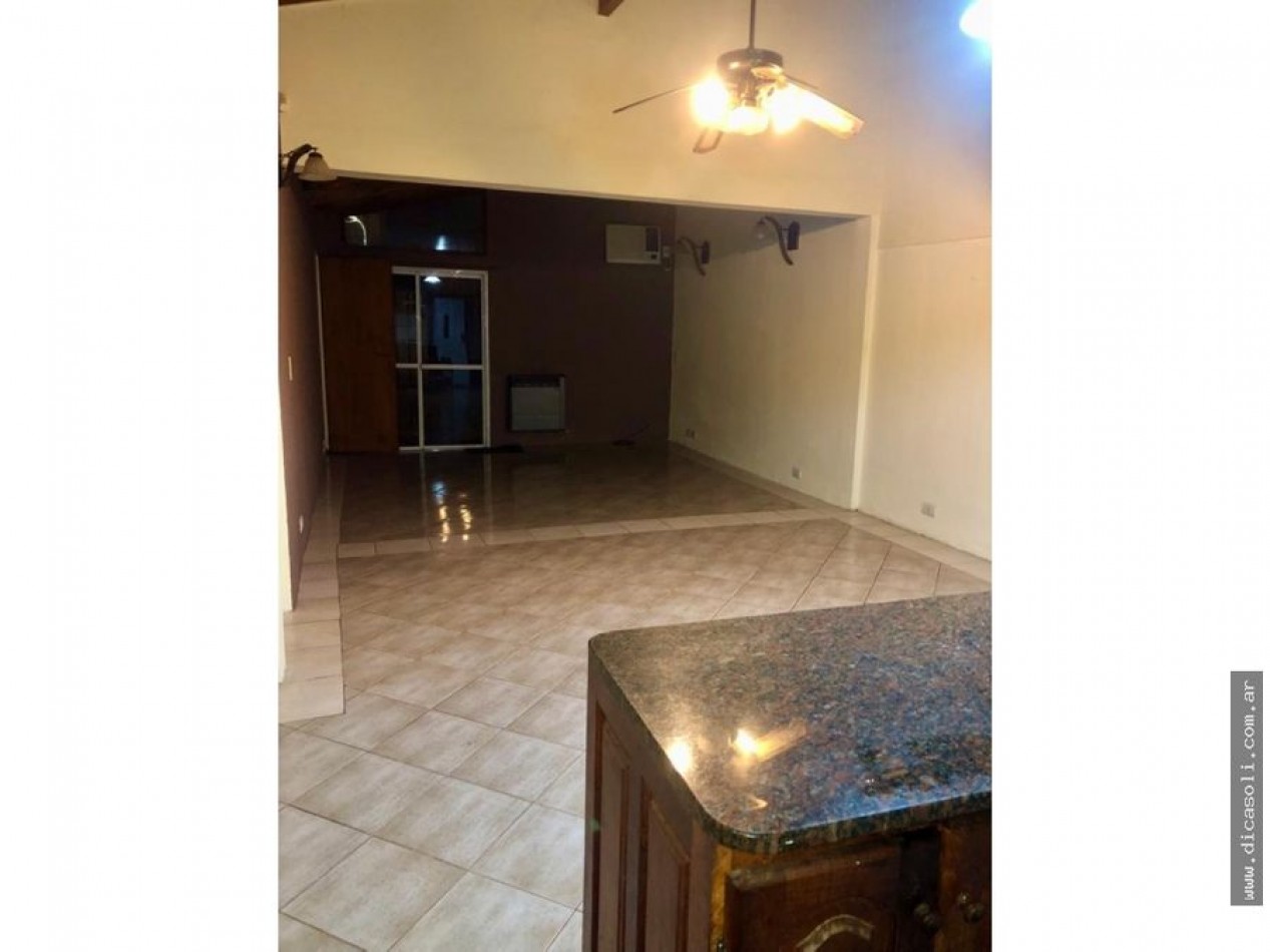 CHALET 4 AMB VENDE CASTELAR 