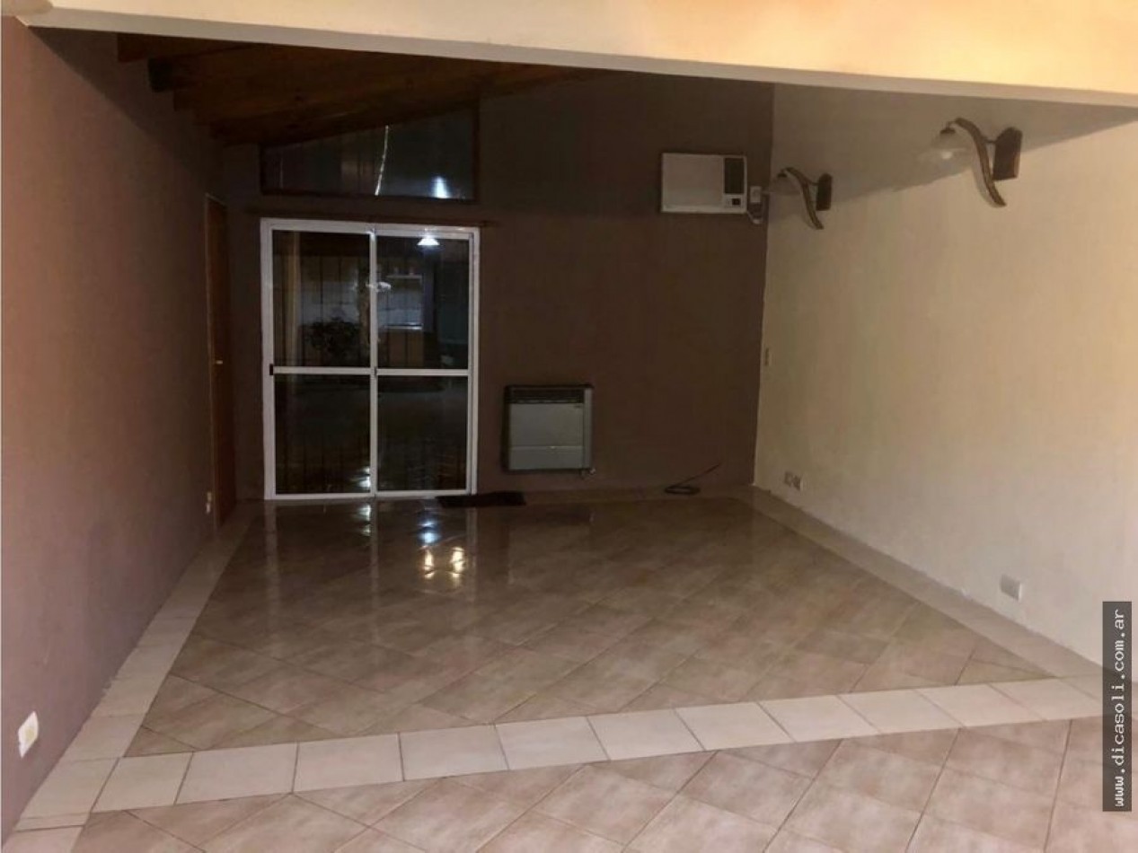 CHALET 4 AMB VENDE CASTELAR 