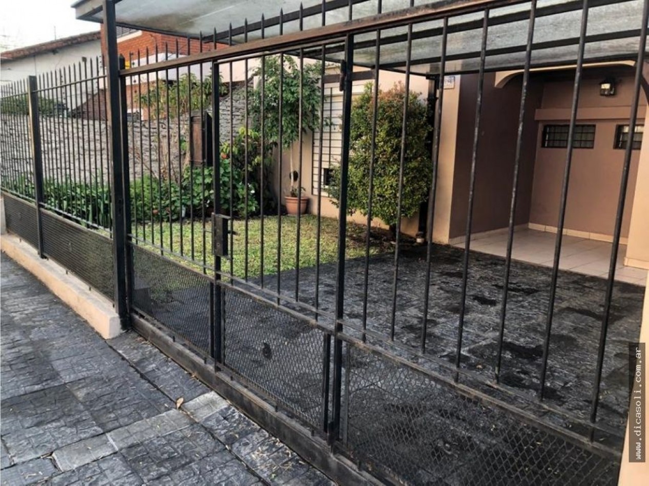 CHALET 4 AMB VENDE CASTELAR 