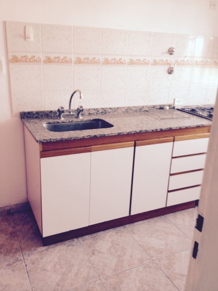 MONOAMBIENTE 1 1/2  ALQUILA CASTELAR 