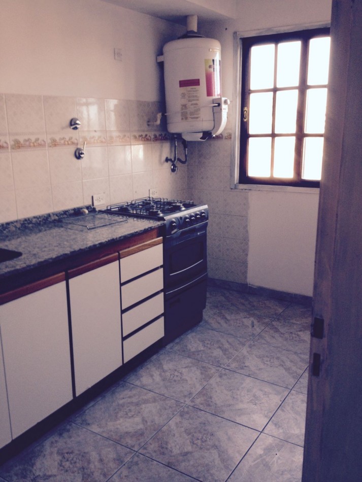 MONOAMBIENTE 1 1/2  ALQUILA CASTELAR 