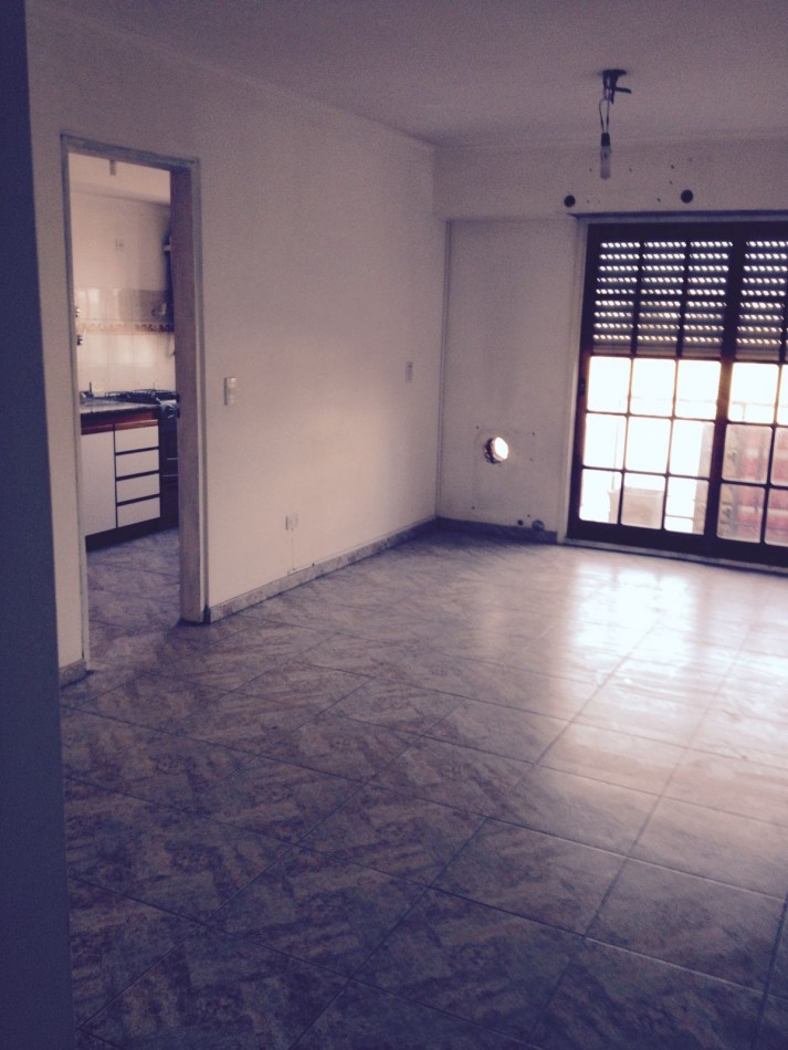 MONOAMBIENTE 1 1/2  ALQUILA CASTELAR 