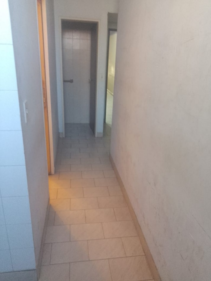 LOCAL 70 M2 VENDE CASTELAR