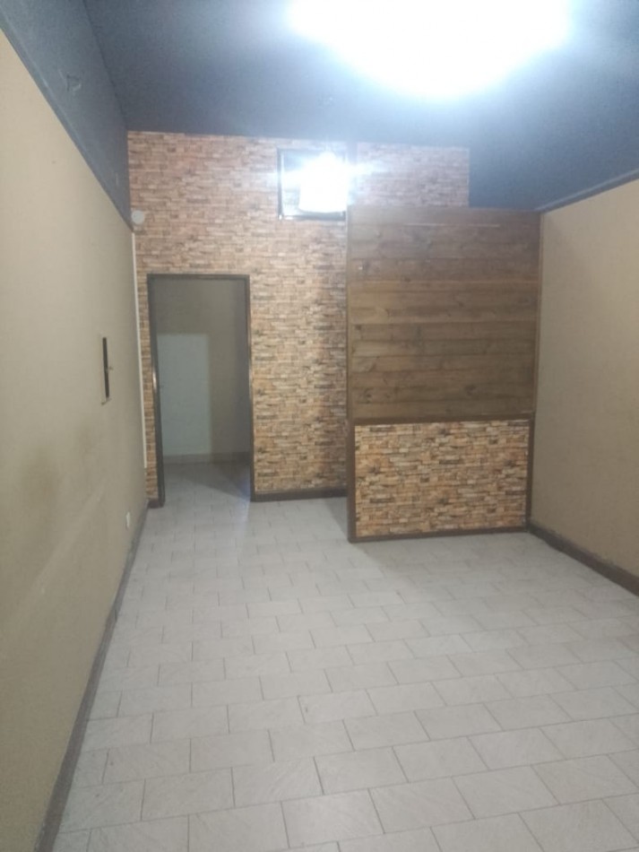 LOCAL 70 M2 VENDE CASTELAR