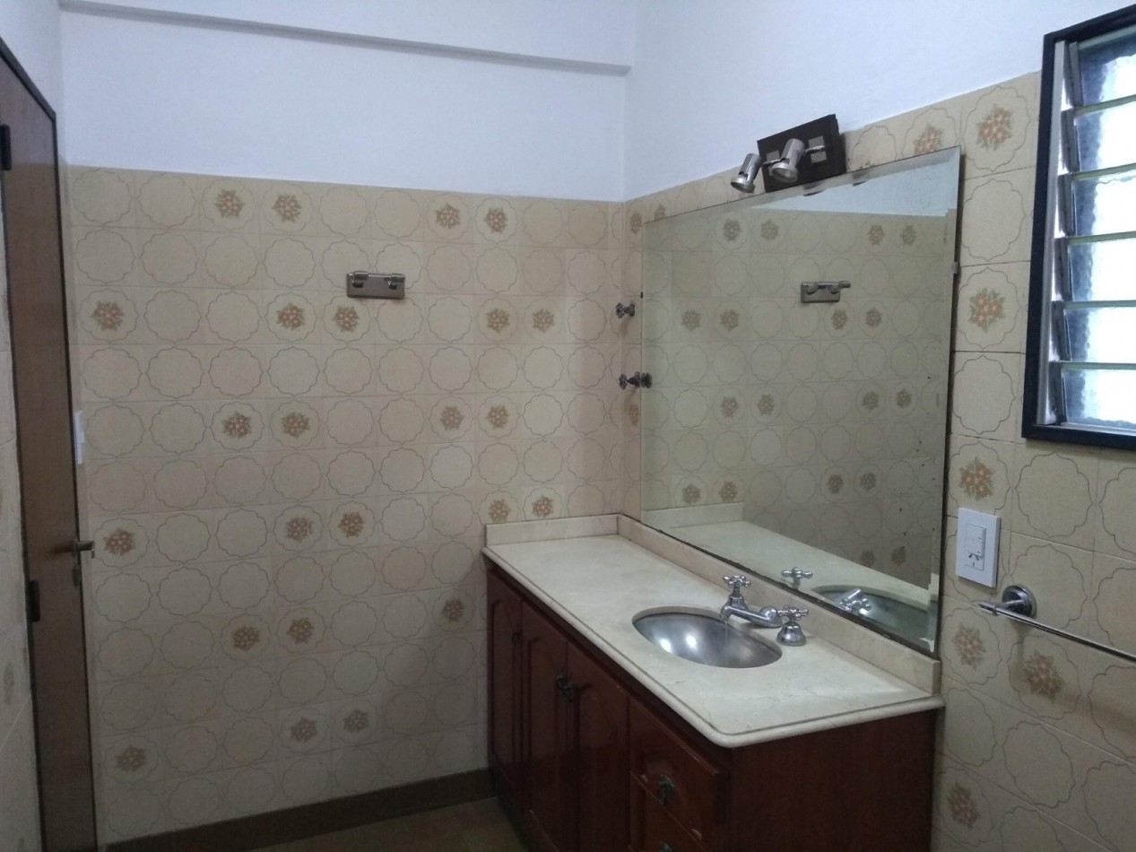 DEPARTAMENTO 5 AMB VENDE CASTELAR 