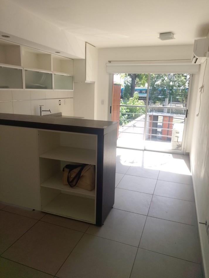 MONOAMBIENTE ALQUILA MORON