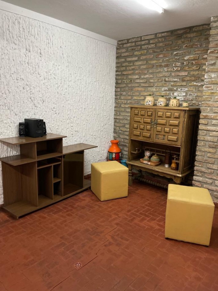 CHALET 4 AMB VENDE ITUZAINGO