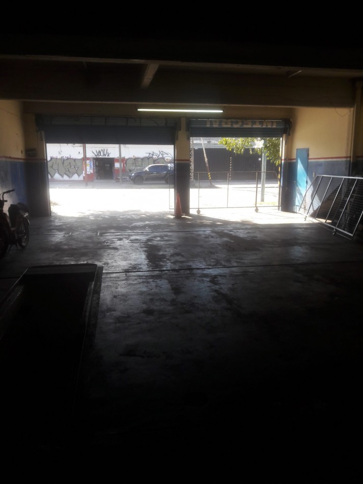LOCAL COMERCIAL EN AV. ALQUILA CASTELAR