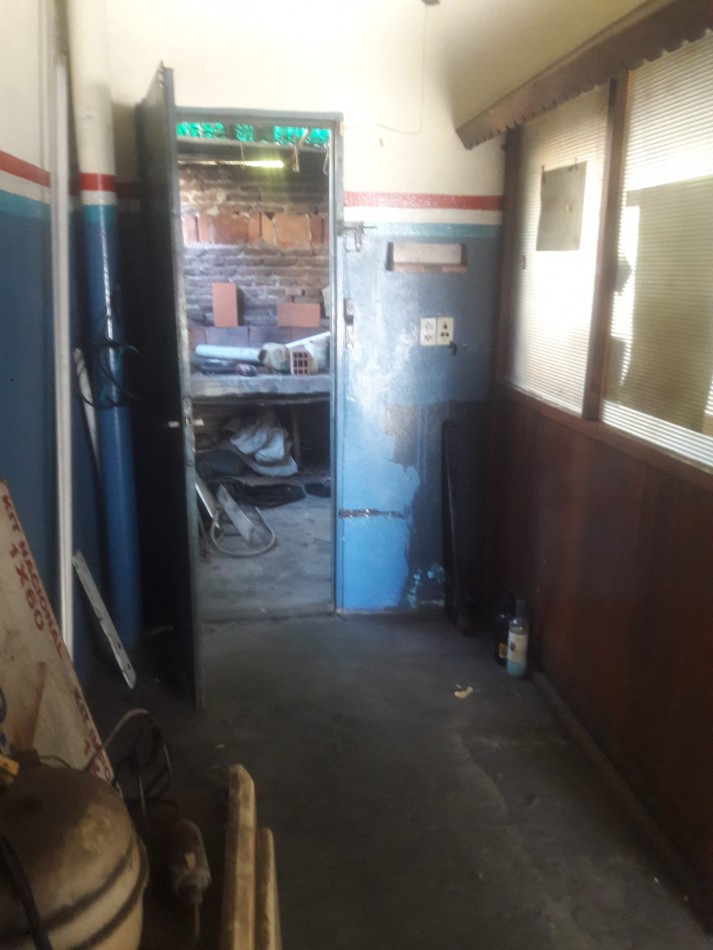 LOCAL COMERCIAL EN AV. ALQUILA CASTELAR
