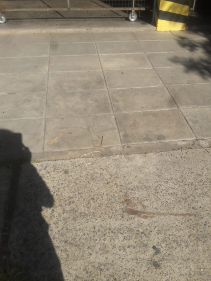 LOCAL COMERCIAL ALQUILA CASTELAR