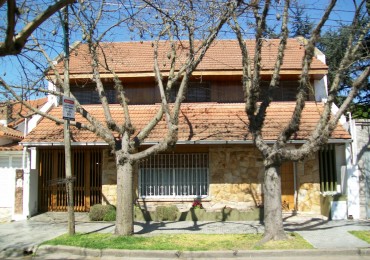 CHALET EN VENTA CASTELAR SUR 5 AMBIENTES 