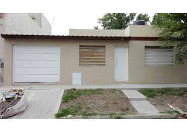 CASA 3 AMB  LOTE PROPIO CASTELAR VENDE