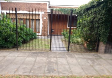 CHALET DE 4 AMB VENDE CASTELAR 
